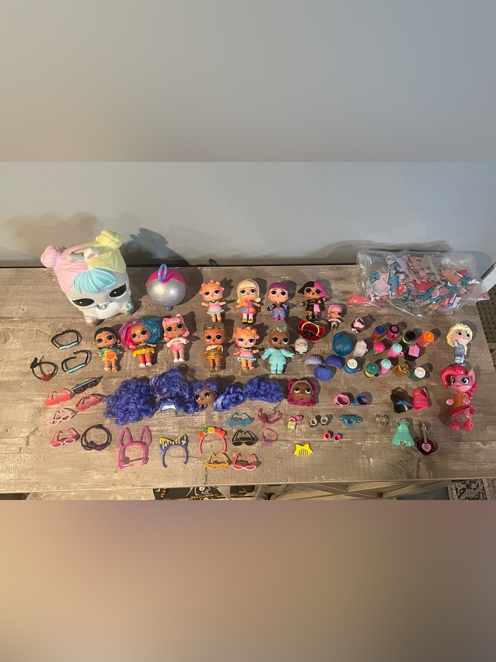 L.O.L Surprises Dolls and Accessories Bundle